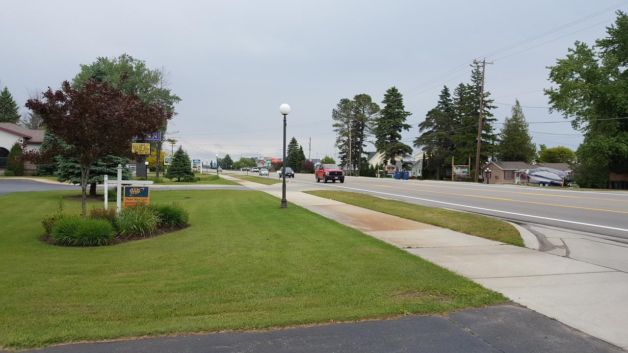 Crow'S Nest Motel Tawas City Exterior photo