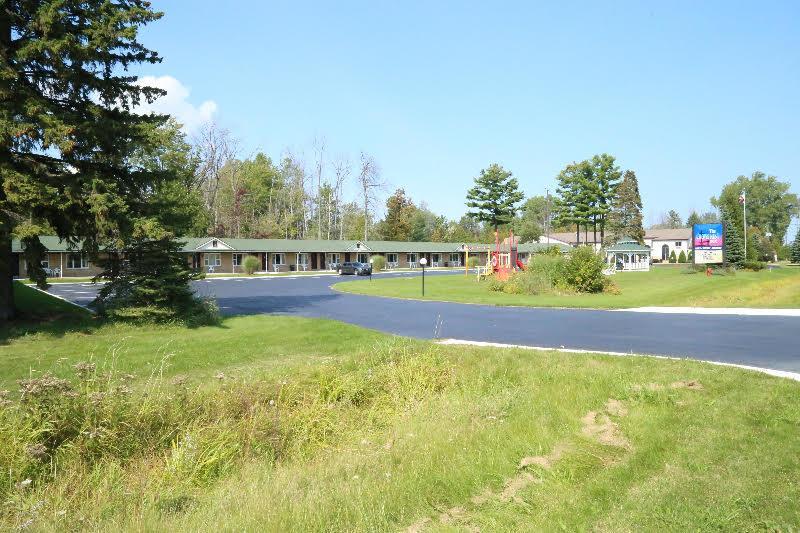 Crow'S Nest Motel Tawas City Exterior photo